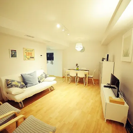 Dones En El Casco Historico De