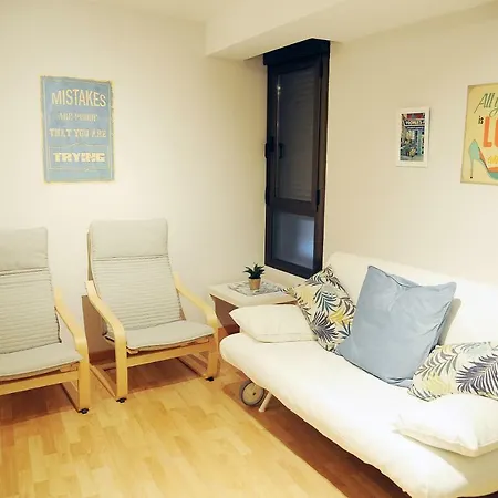 Dones En El Casco Histórico De * Zaragoza