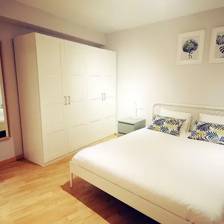 Dones En El Casco Historico De * Saragosse