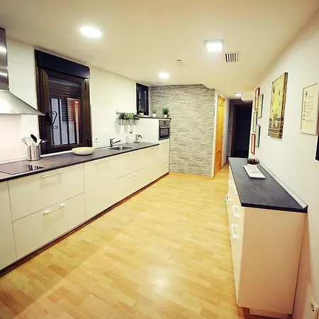 Dones En El Casco Histórico De *