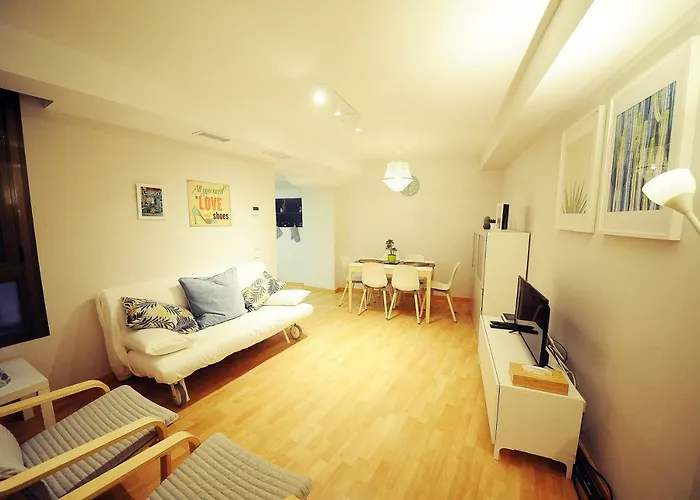 Dones En El Casco Histórico De