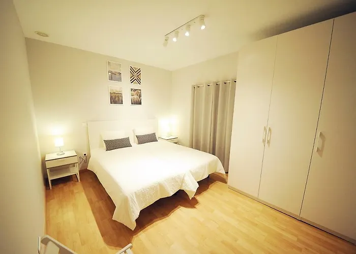 Dones En El Casco Histórico De Apartamento *