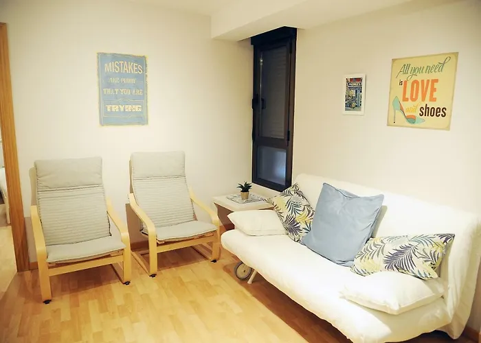 Dones En El Casco Histórico De * Saragoça