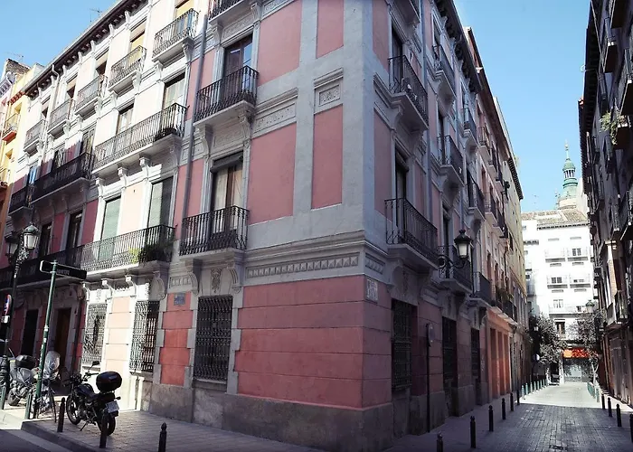 Dones En El Casco Histórico De *