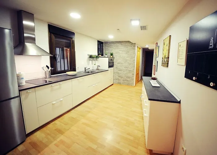 Dones En El Casco Histórico De *